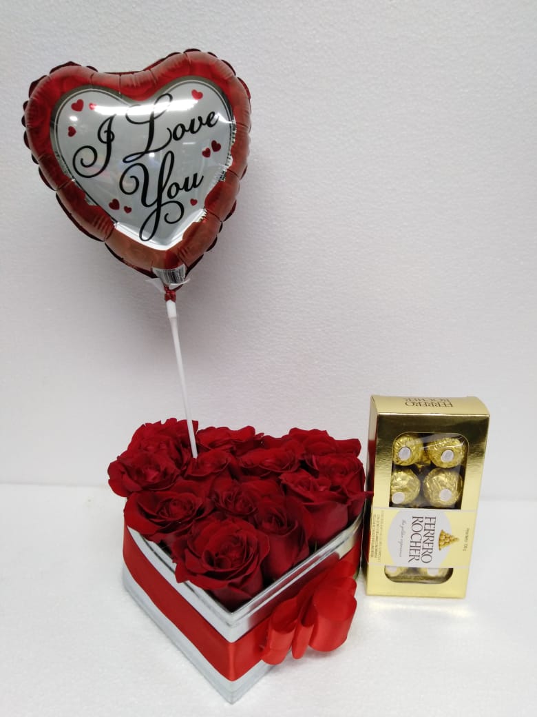 12 Rosas en Caja Corazón, Bombones Ferrero Rocher 100 Grs y Globito 